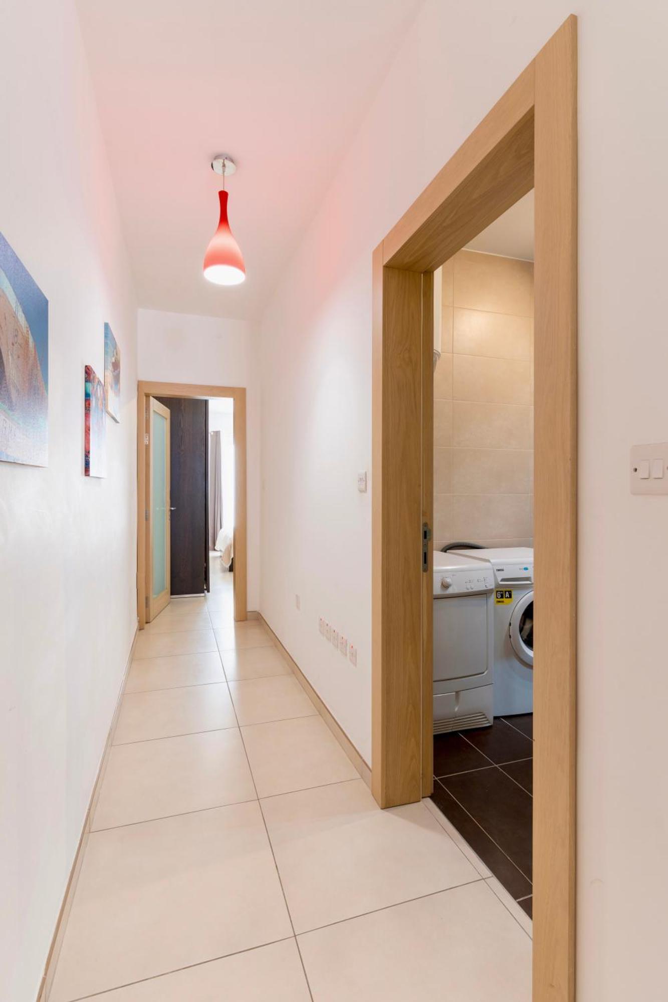 2 Bedroom In Central St Julians Prime Location In Paceville Apt 3 By Vaganza Saint Julian's Eksteriør bilde