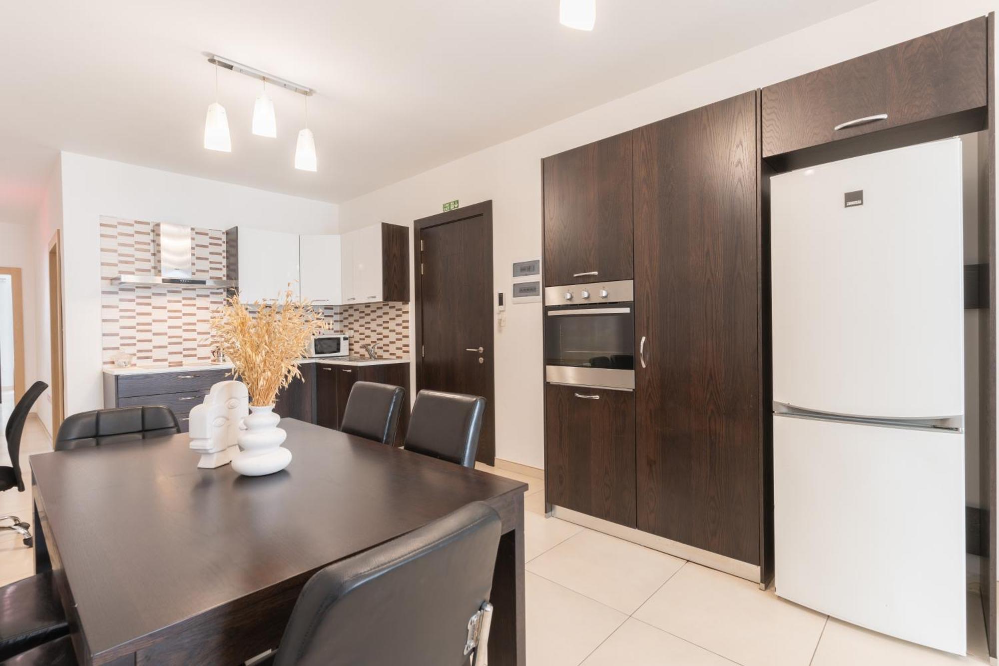 2 Bedroom In Central St Julians Prime Location In Paceville Apt 3 By Vaganza Saint Julian's Eksteriør bilde